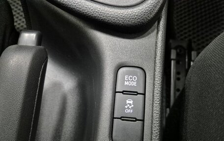 Toyota Yaris, 2020 год, 1 246 000 рублей, 24 фотография