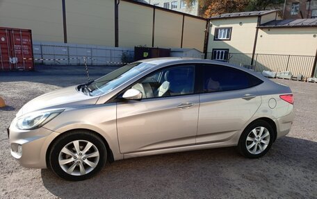 Hyundai Solaris II рестайлинг, 2011 год, 650 000 рублей, 4 фотография