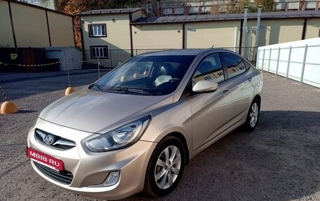 Hyundai Solaris II рестайлинг, 2011 год, 650 000 рублей, 3 фотография