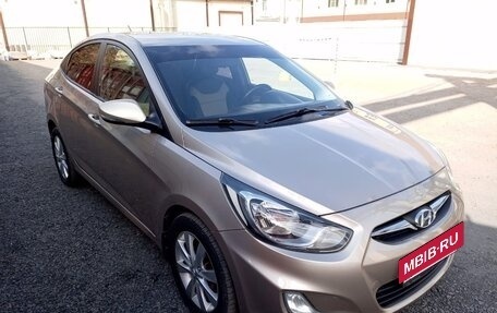 Hyundai Solaris II рестайлинг, 2011 год, 650 000 рублей, 2 фотография
