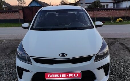 KIA Rio IV, 2017 год, 880 000 рублей, 1 фотография