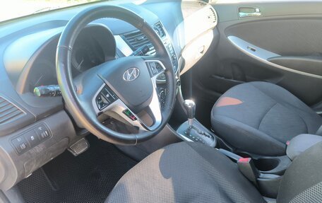 Hyundai Solaris II рестайлинг, 2011 год, 700 000 рублей, 1 фотография