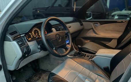 Mercedes-Benz E-Класс, 1996 год, 611 111 рублей, 7 фотография