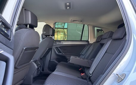 Volkswagen Tiguan II, 2018 год, 3 000 000 рублей, 21 фотография