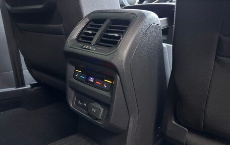 Volkswagen Tiguan II, 2018 год, 3 000 000 рублей, 20 фотография