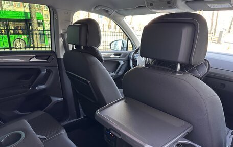 Volkswagen Tiguan II, 2018 год, 3 000 000 рублей, 22 фотография