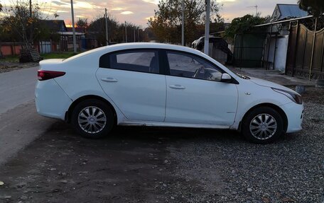 KIA Rio IV, 2017 год, 880 000 рублей, 4 фотография