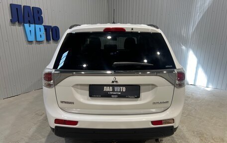 Mitsubishi Outlander III рестайлинг 3, 2012 год, 1 330 000 рублей, 5 фотография