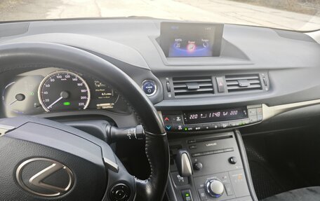 Lexus CT I рестайлинг, 2018 год, 2 550 000 рублей, 8 фотография