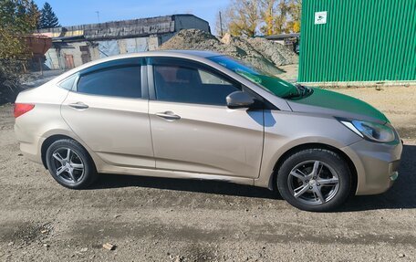 Hyundai Solaris II рестайлинг, 2011 год, 700 000 рублей, 13 фотография