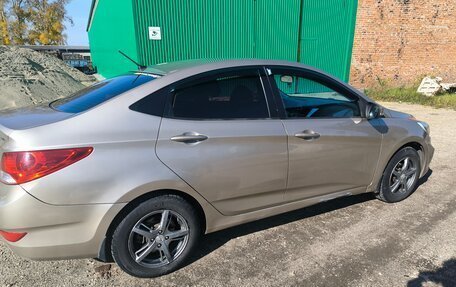 Hyundai Solaris II рестайлинг, 2011 год, 700 000 рублей, 10 фотография