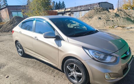 Hyundai Solaris II рестайлинг, 2011 год, 700 000 рублей, 12 фотография