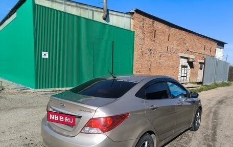 Hyundai Solaris II рестайлинг, 2011 год, 700 000 рублей, 3 фотография