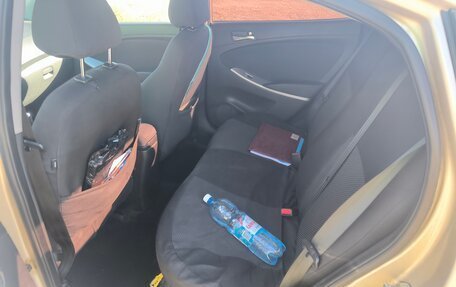 Hyundai Solaris II рестайлинг, 2011 год, 700 000 рублей, 18 фотография