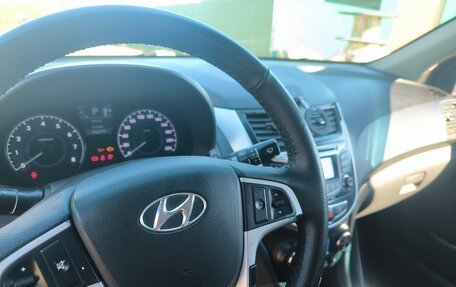 Hyundai Solaris II рестайлинг, 2011 год, 700 000 рублей, 20 фотография