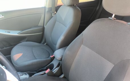 Hyundai Solaris II рестайлинг, 2011 год, 700 000 рублей, 19 фотография