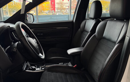 Mitsubishi Outlander III рестайлинг 3, 2020 год, 2 534 000 рублей, 10 фотография