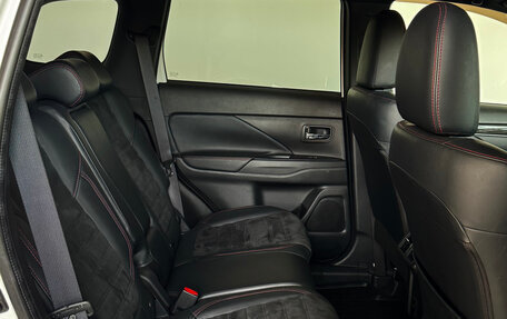 Mitsubishi Outlander III рестайлинг 3, 2020 год, 2 534 000 рублей, 16 фотография