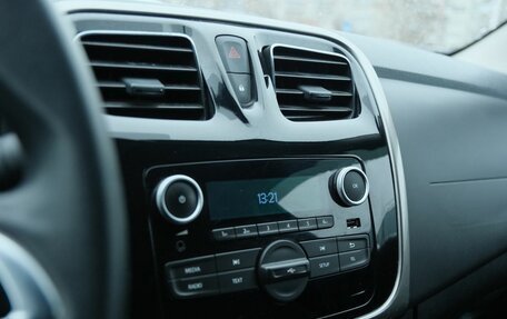 Renault Logan II, 2020 год, 889 000 рублей, 12 фотография