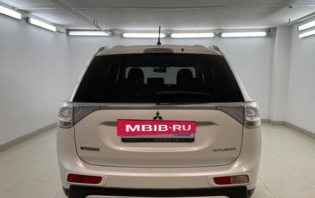 Mitsubishi Outlander III рестайлинг 3, 2014 год, 1 469 000 рублей, 3 фотография
