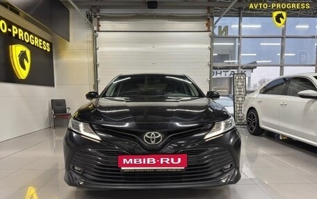 Toyota Camry, 2018 год, 2 050 000 рублей, 2 фотография