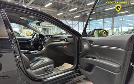 Toyota Camry, 2018 год, 2 050 000 рублей, 10 фотография