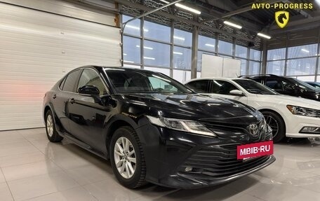 Toyota Camry, 2018 год, 2 050 000 рублей, 3 фотография