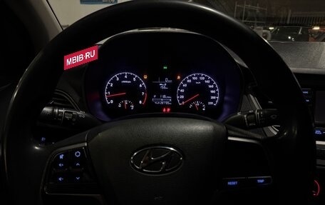 Hyundai Solaris II рестайлинг, 2019 год, 900 000 рублей, 4 фотография