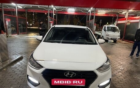 Hyundai Solaris II рестайлинг, 2019 год, 900 000 рублей, 5 фотография