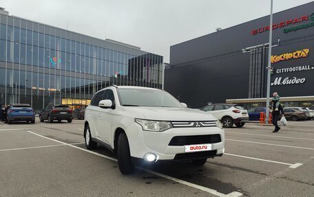 Mitsubishi Outlander III рестайлинг 3, 2013 год, 1 200 000 рублей, 3 фотография