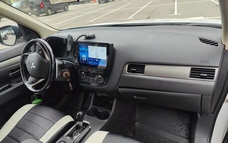 Mitsubishi Outlander III рестайлинг 3, 2013 год, 1 200 000 рублей, 13 фотография