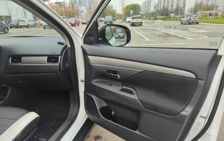 Mitsubishi Outlander III рестайлинг 3, 2013 год, 1 200 000 рублей, 15 фотография