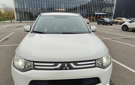 Mitsubishi Outlander III рестайлинг 3, 2013 год, 1 200 000 рублей, 6 фотография