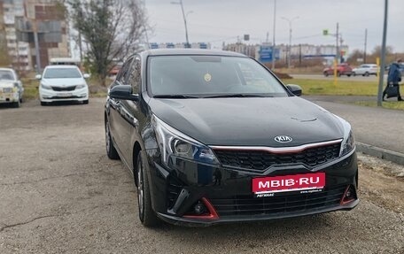 KIA Rio IV, 2021 год, 1 650 000 рублей, 1 фотография