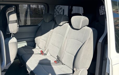 Hyundai H-1 II рестайлинг, 2015 год, 2 250 000 рублей, 10 фотография