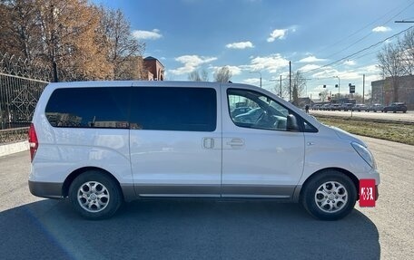 Hyundai H-1 II рестайлинг, 2015 год, 2 250 000 рублей, 2 фотография