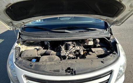 Hyundai H-1 II рестайлинг, 2015 год, 2 250 000 рублей, 14 фотография