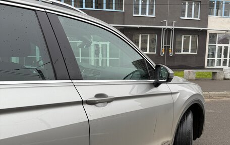 Volkswagen Tiguan II, 2018 год, 2 200 000 рублей, 2 фотография