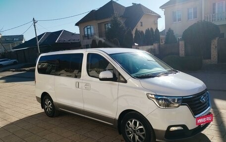 Hyundai H-1 II рестайлинг, 2018 год, 2 600 000 рублей, 3 фотография