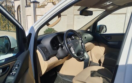 Hyundai H-1 II рестайлинг, 2018 год, 2 600 000 рублей, 12 фотография