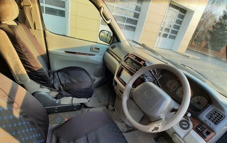 Toyota Regius, 1999 год, 600 000 рублей, 8 фотография