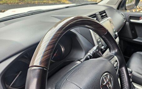 Toyota Land Cruiser Prado 150 рестайлинг 2, 2021 год, 6 200 000 рублей, 10 фотография