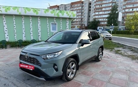 Toyota RAV4, 2020 год, 3 750 000 рублей, 13 фотография