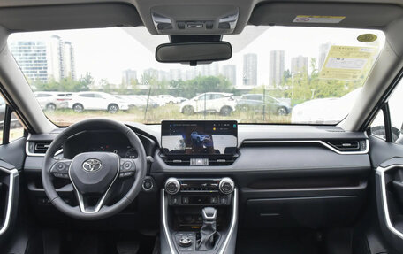 Toyota RAV4, 2025 год, 2 530 000 рублей, 10 фотография