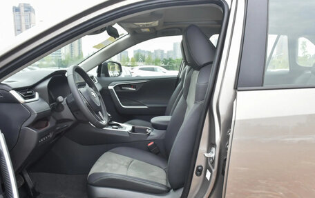 Toyota RAV4, 2025 год, 2 530 000 рублей, 15 фотография