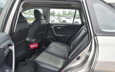 Toyota RAV4, 2025 год, 2 530 000 рублей, 16 фотография