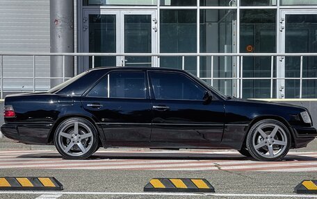 Mercedes-Benz E-Класс, 1995 год, 750 000 рублей, 3 фотография
