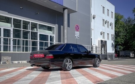 Mercedes-Benz E-Класс, 1995 год, 750 000 рублей, 2 фотография