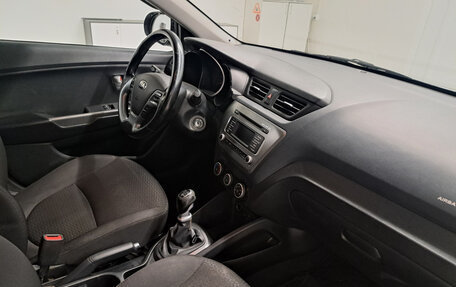 KIA Rio III рестайлинг, 2017 год, 864 000 рублей, 13 фотография