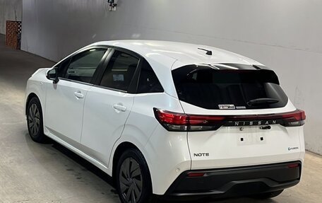 Nissan Note, 2022 год, 1 400 000 рублей, 4 фотография